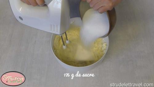 Crumble caramel au fromage blanc - La pâte 5