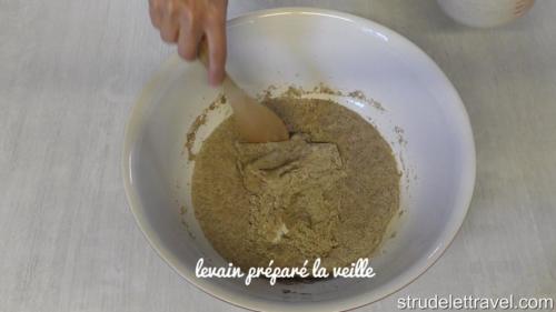 Pain noir complet au levain 5